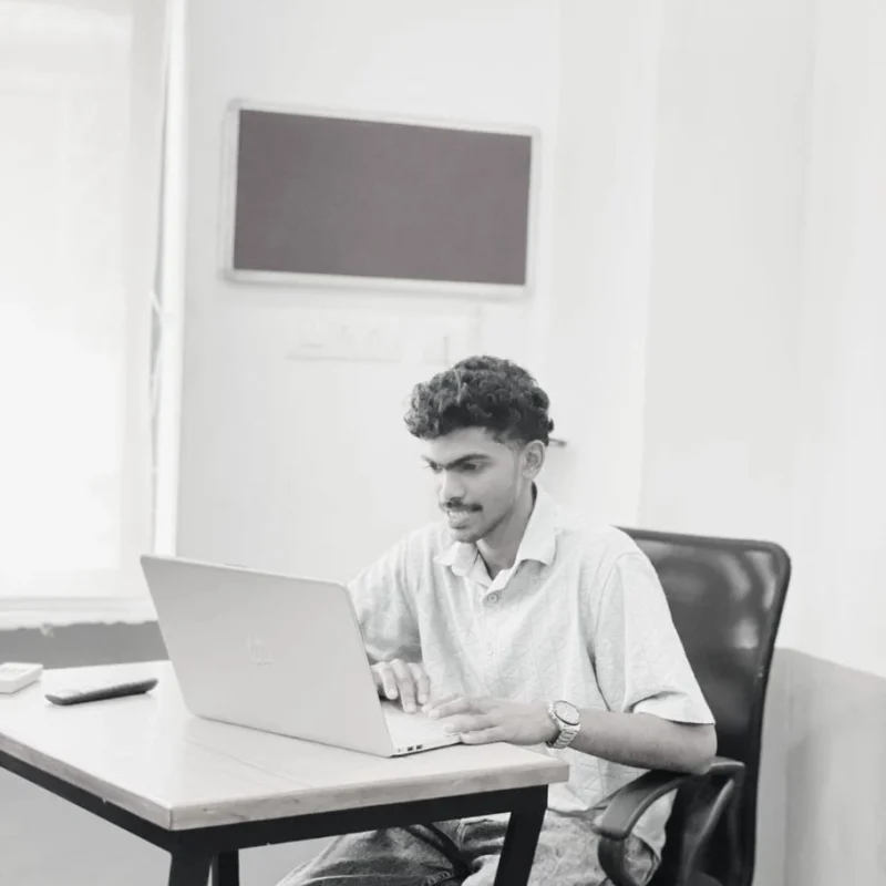 Best-Freelance-Digital-Marketing-Strategist-In-Malappuram-kerala-inidia Best Freelance Digital Marketing Strategist In Malappuram laptop image